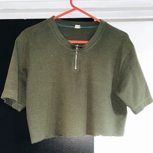 women’s cropped tee